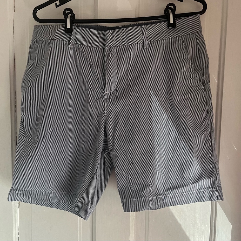 Tommy Hilfiger Women's Size 10 Blue White Stripe Shorts